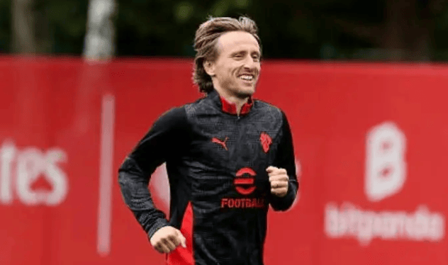 米兰引援迎来绝佳契机！格里马尔多公开示好，德甲全能左闸有望低价来投